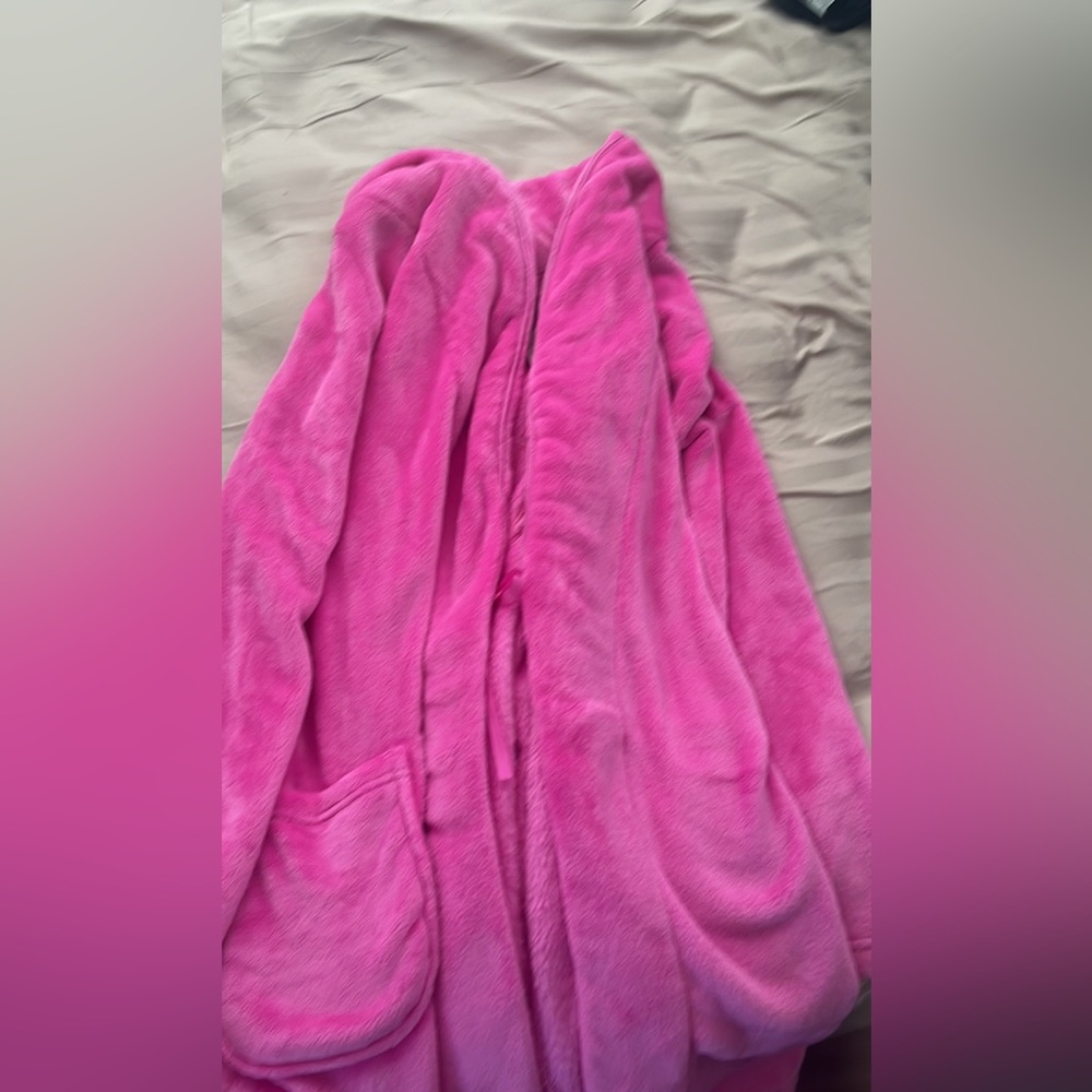 Pink VS Robe